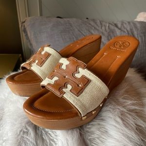🦋SALE 🦋Tory Burch Wedges